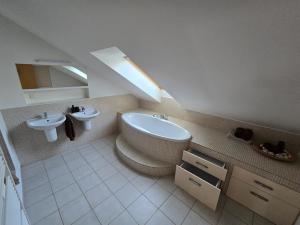 Pronájem bytu 3+kk, Brno, Skřivanova, 111 m2