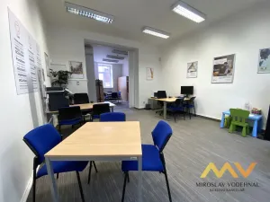 Pronájem kanceláře, Hradec Králové, Československé armády, 306 m2