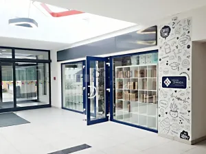 Pronájem obchodního prostoru, Praha, Prusíkova, 102 m2