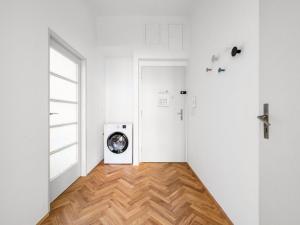 Pronájem bytu 2+kk, Praha - Karlín, Sokolovská, 69 m2