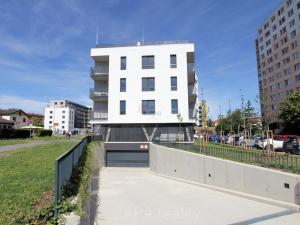 Pronájem garážového stání, Praha - Horní Měcholupy, Milánská, 21 m2
