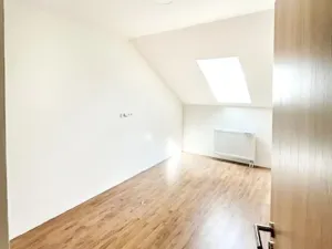 Prodej bytu 3+kk, Velim, Palackého, 77 m2