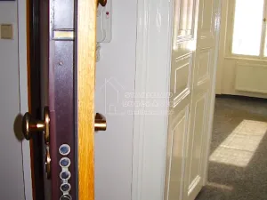 Pronájem kanceláře, Praha - Karlín, Prvního pluku, 98 m2