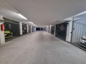 Pronájem garážového stání, Hradec Králové - Nový Hradec Králové, 12 m2