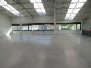 Pronájem skladu, Cvrčovice, 750 m2