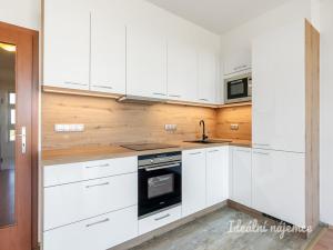 Pronájem bytu 2+kk, Praha - Hlubočepy, Štěpařská, 68 m2