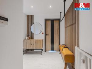 Prodej bytu 2+kk, Klatovy - Klatovy III, Husovo náměstí, 78 m2