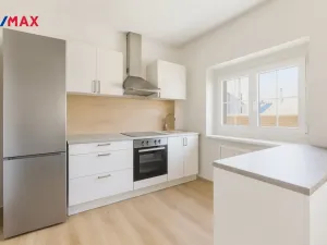 Prodej bytu 4+1, Karlovy Vary, Bulharská, 130 m2