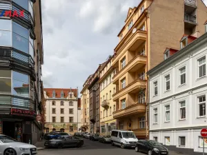 Prodej bytu 4+1, Karlovy Vary, Bulharská, 130 m2