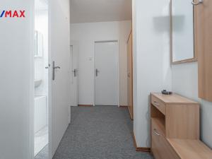 Pronájem bytu 2+kk, Praha, Brandlova, 43 m2