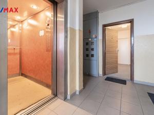 Pronájem bytu 2+kk, Praha, Brandlova, 43 m2