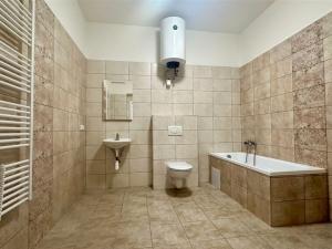 Pronájem bytu 3+kk, Cheb, okres cheb, náměstí Krále Jiřího z Poděbrad, 90 m2