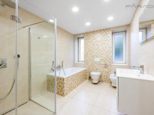 Pronájem rodinného domu, Průhonice, 350 m2