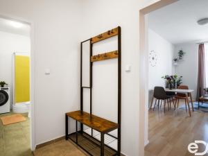 Prodej bytu 2+kk, Praha, Spojovací, 50 m2