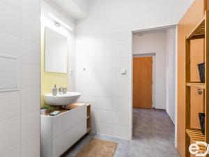 Prodej bytu 2+kk, Praha, Spojovací, 50 m2