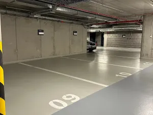 Pronájem garážového stání, Praha - Karlín, Thámova, 12 m2