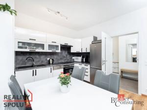 Pronájem bytu 2+kk, Praha - Hloubětín, Saarinenova, 50 m2