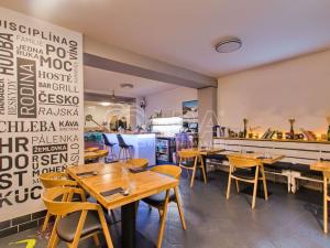 Pronájem restaurace, Praha - Vršovice, 152 m2