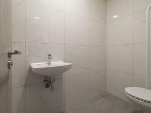 Pronájem obchodního prostoru, Chodov, náměstí ČSM, 260 m2
