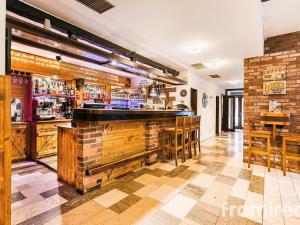 Pronájem restaurace, Brno, Řezáčova, 294 m2