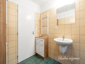 Pronájem bytu 2+kk, Praha - Uhříněves, Ingrišova, 54 m2