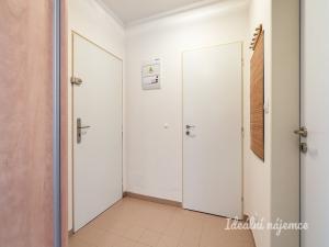 Pronájem bytu 2+kk, Praha - Uhříněves, Ingrišova, 54 m2