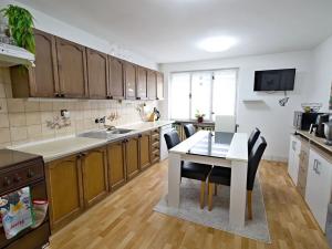Prodej rodinného domu, Srby, 250 m2