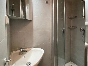 Pronájem bytu 1+kk, Praha, Kladenská, 23 m2