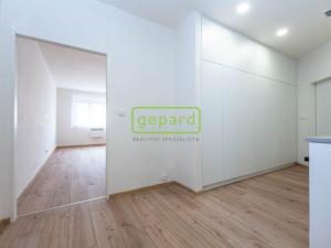 Pronájem bytu 1+kk, Praha, Za poštou, 45 m2