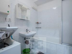 Pronájem bytu 1+kk, Praha - Čakovice, Marty Krásové, 29 m2
