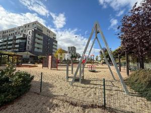 Pronájem bytu 1+kk, Praha - Třebonice, Thomasova, 32 m2