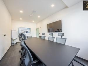 Prodej obchodního prostoru, Kladno, Huťská, 402 m2