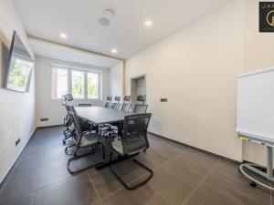 Prodej obchodního prostoru, Kladno, Huťská, 402 m2