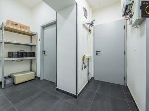 Prodej obchodního prostoru, Kladno, Huťská, 402 m2