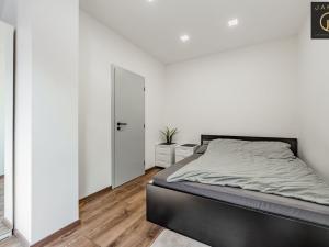 Prodej obchodního prostoru, Kladno, Huťská, 402 m2