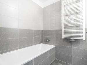 Pronájem bytu 3+kk, Praha - Prosek, Čakovická, 83 m2