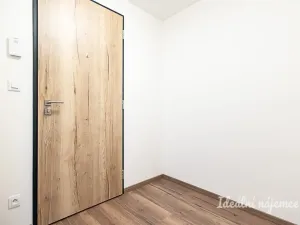 Pronájem bytu 1+kk, Praha - Vysočany, Kolbenova, 33 m2