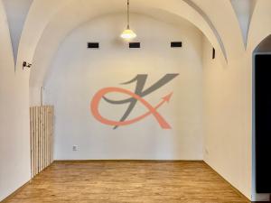 Pronájem obchodního prostoru, Valašské Meziříčí, Náměstí, 90 m2