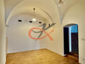 Pronájem obchodního prostoru, Valašské Meziříčí, Náměstí, 90 m2