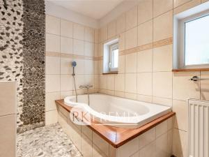 Prodej rodinného domu, Dubí - Mstišov, Dvojhradí, 166 m2