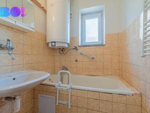Prodej bytu 3+1, Velký Újezd, Nechvátalova, 68 m2