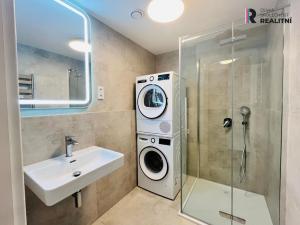 Pronájem bytu 2+kk, Praha - Stodůlky, Hábova, 66 m2
