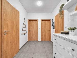 Prodej bytu 3+kk, Praha - Uhříněves, Oty Bubeníčka, 80 m2