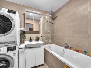 Prodej bytu 3+kk, Praha - Uhříněves, Oty Bubeníčka, 80 m2