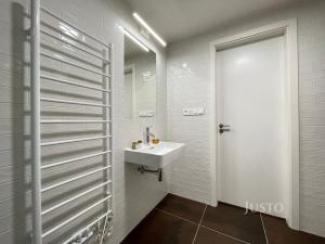 Pronájem bytu 1+kk, Praha, Naskové, 45 m2