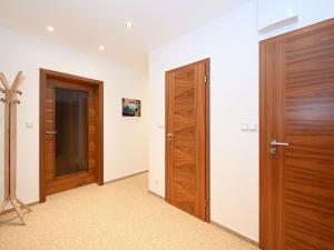 Pronájem bytu 3+1, Praha - Vokovice, Africká, 68 m2