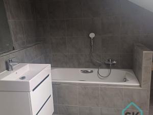 Pronájem bytu 3+1, Krnov - Pod Bezručovým vrchem, nám. Minoritů, 110 m2