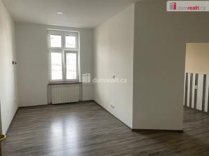 Pronájem bytu 3+1, Opava - Předměstí, Komenského, 69 m2