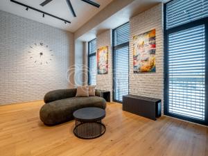 Pronájem bytu 2+kk, Praha - Holešovice, Tusarova, 53 m2
