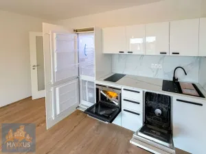 Pronájem bytu 1+kk, Praha - Horní Měcholupy, Milánská, 31 m2